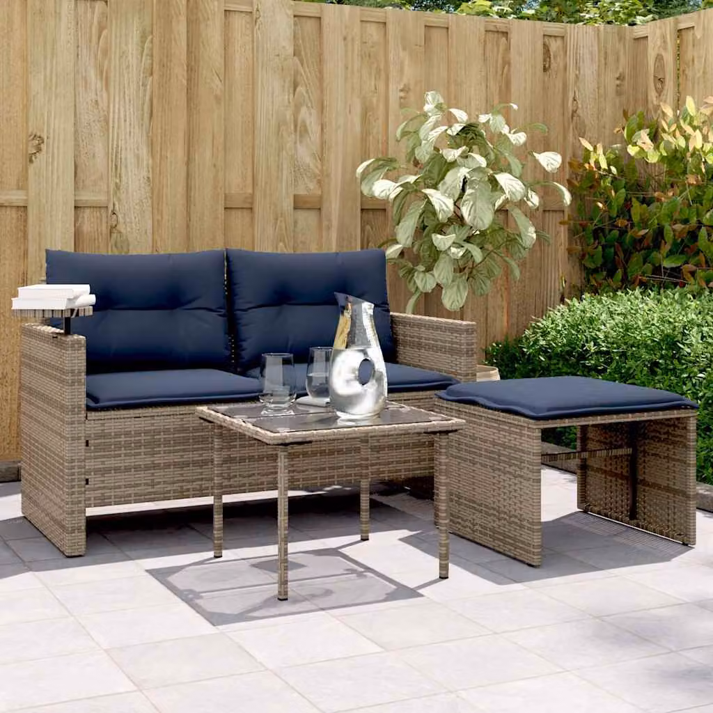 Set da giardino vidaXL in polyrattan composto da divano a 2 posti, pouf e tavolino da caffè con cuscini grigi e blu