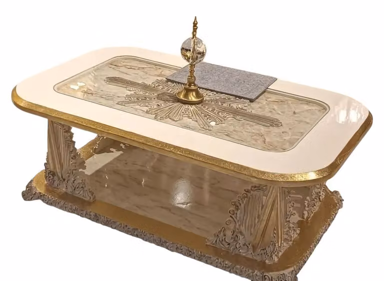 Elegante tavolino dal design classico per un arredamento di classe