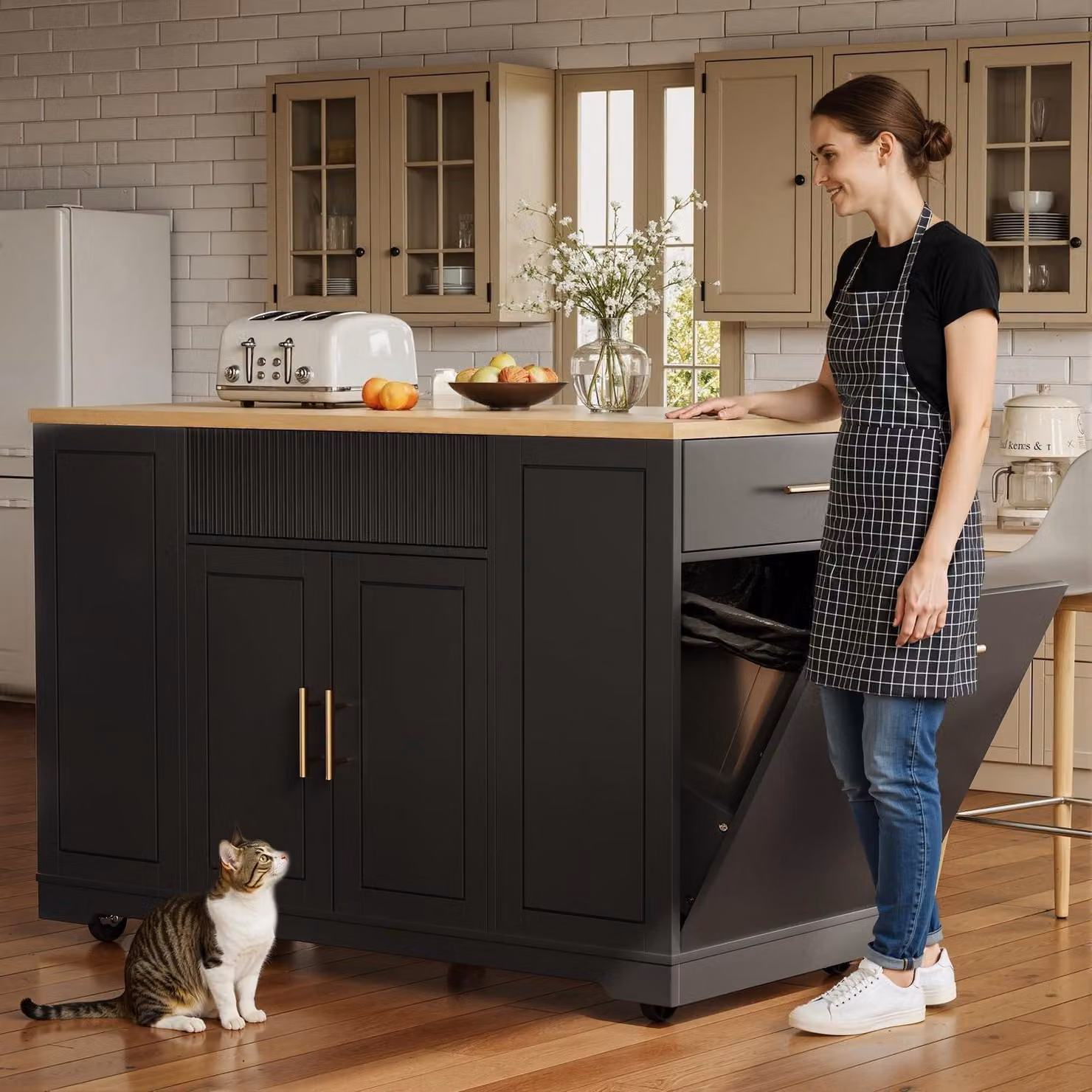 Isola da cucina con ruote, vano per contenitore dei rifiuti, ripiani regolabili, finitura nera e bianca con effetto legno, dimensioni 120x50x92 cm