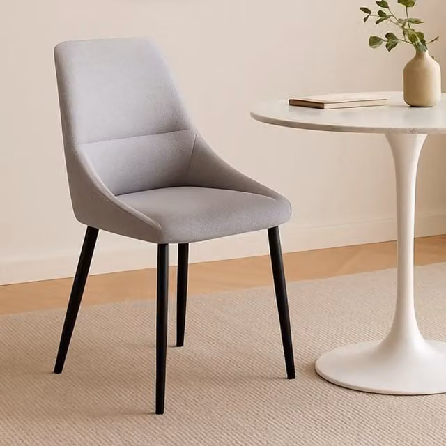 Sedia da pranzo Adney Lúzete in tessuto grigio con gambe nere