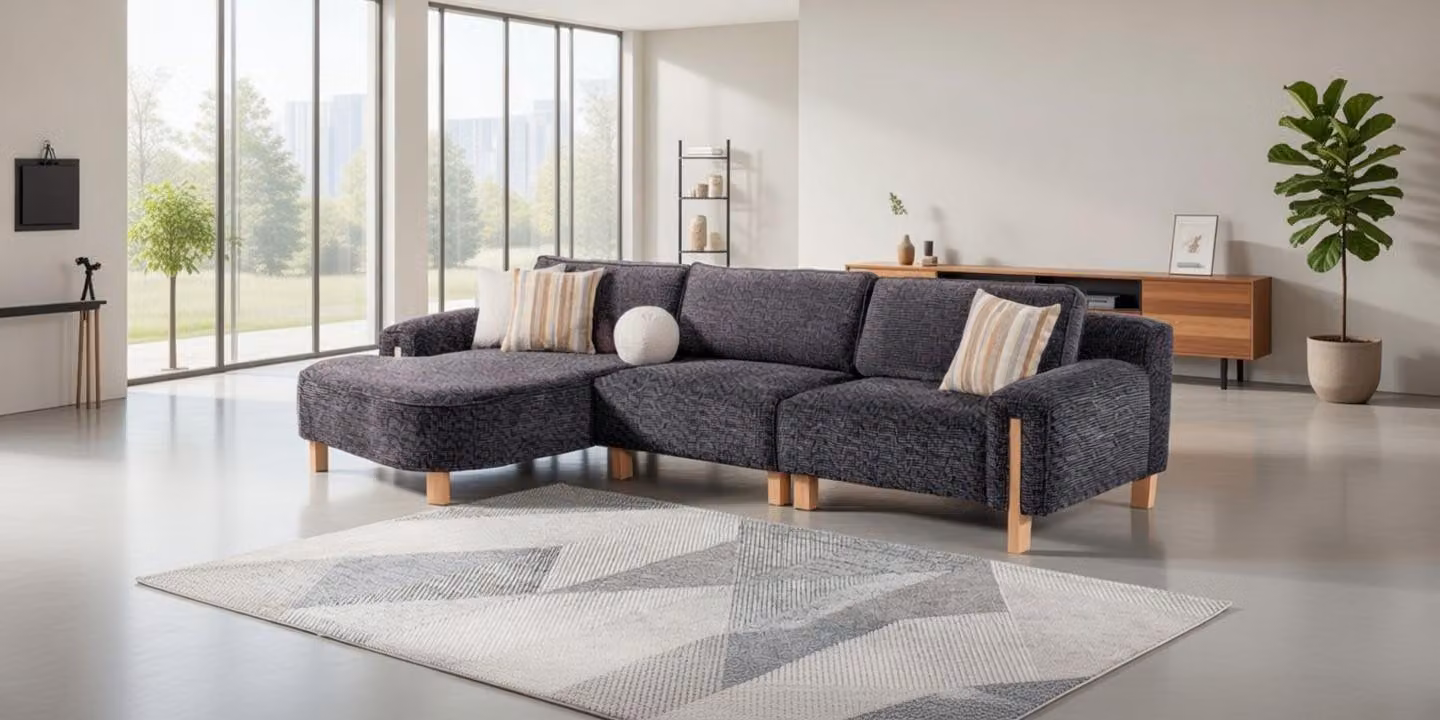 Elegante divano ad angolo grigio con gambe in legno dal design moderno