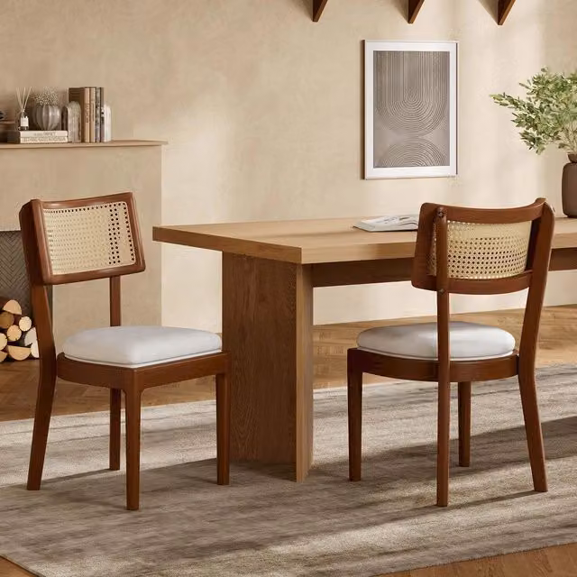 Set di 2 sedie da pranzo Minimal in legno massello noce con schienale in rattan e rivestimento in lino bianco, stile moderno