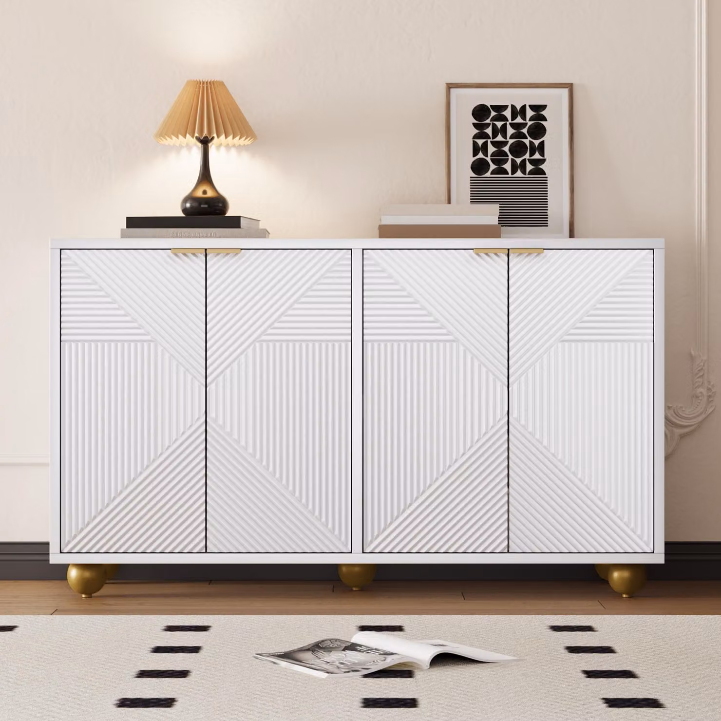 Credenza Merax con 4 ante incise, cassettiera con ripiani regolabili, mobile da soggiorno con maniglie in metallo dorato e gambe a sfera, bianco