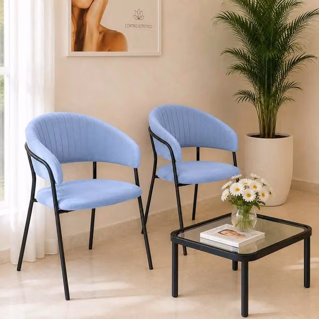 Set da 2 sedie da sala da pranzo Aurelia in velluto celeste con gambe in metallo nero