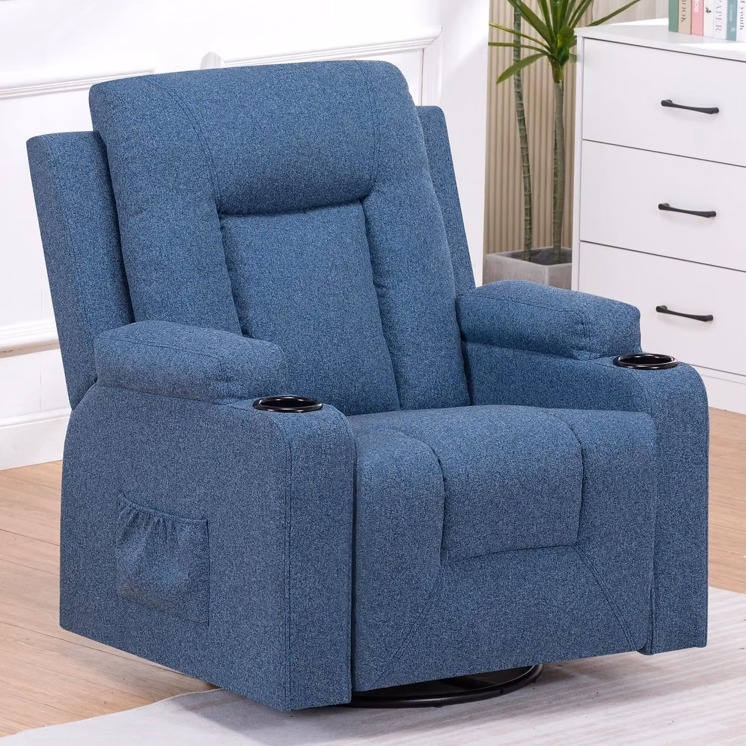 Poltrona relax - Poltrona TV reclinabile - Funzione a dondolo - Schienale regolabile - Portabicchieri - 2 tasche laterali - Materiale: ecopelle/tessuto - Dimensioni: 102x82x95 cm - Colore: blu