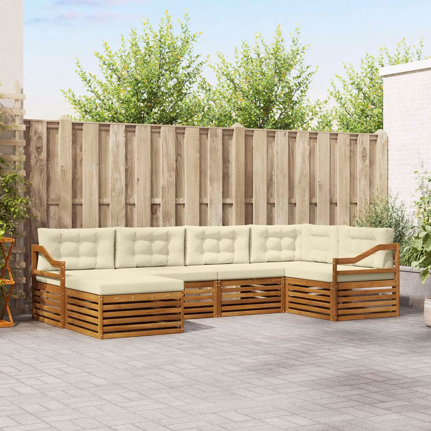 Set di divani da esterno vidaXL in legno di acacia con cuscini, composizione a L con elementi angolari e pouf, colore beige e bianco