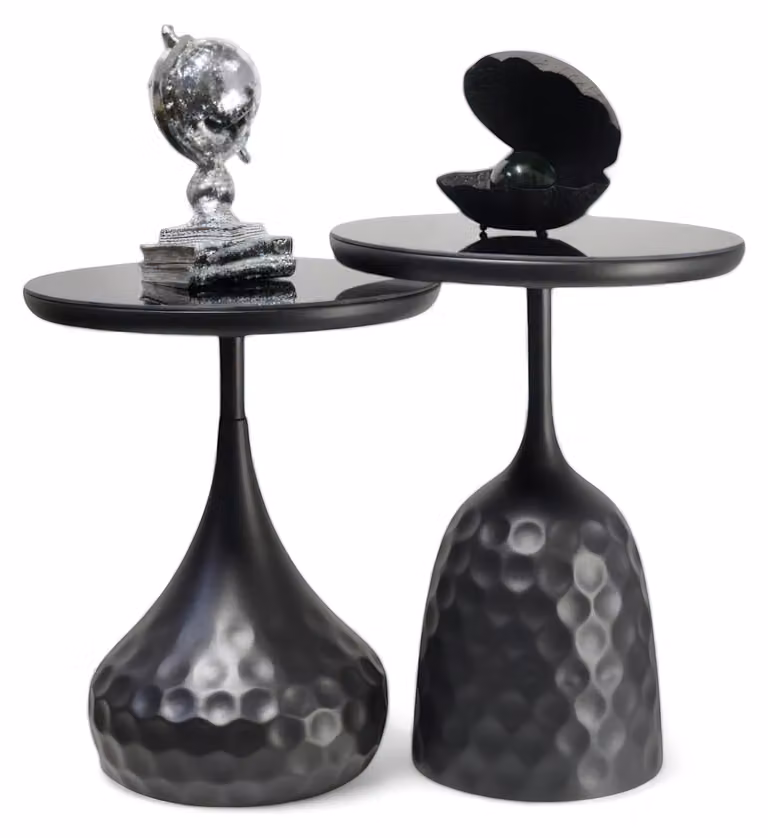 Set di due tavolini in nero dalla forma elegante e strutturata