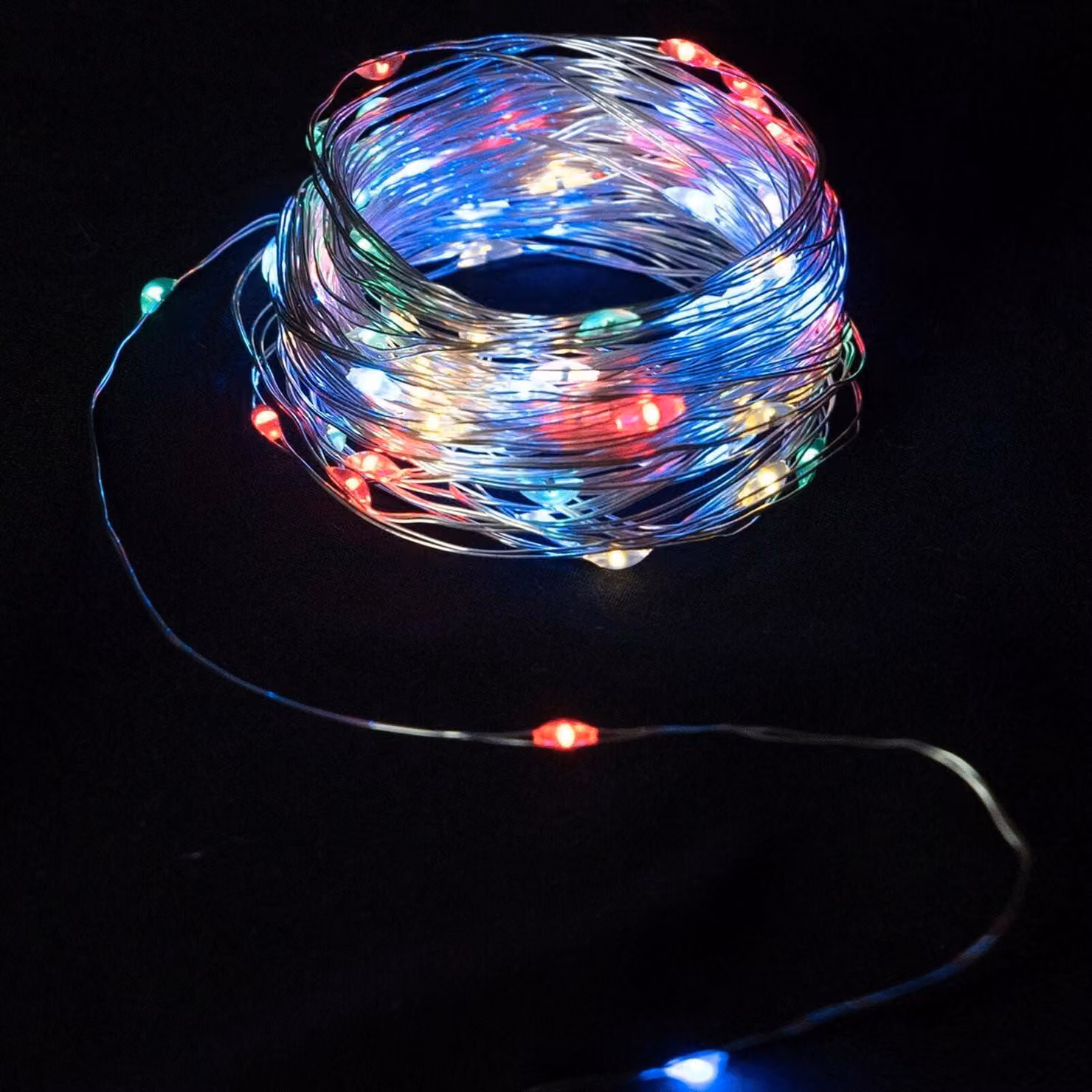 Catena luminosa a LED, 2 metri, RGBY, filo di rame, alimentazione a batteria a bottone, decorazione
