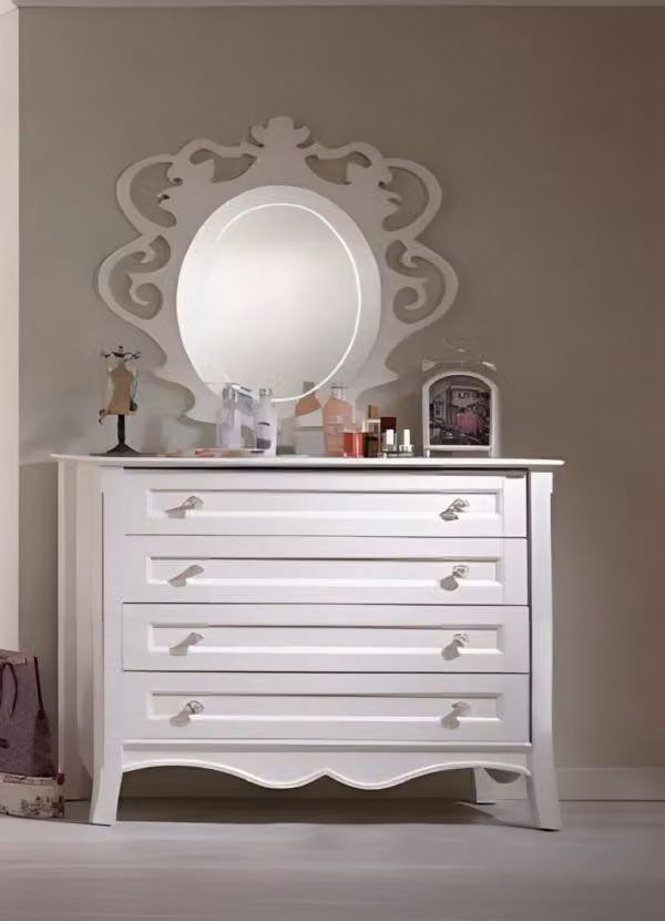 Weiße Holzkommode modern, eleganter Stauraum, zeitloses Design