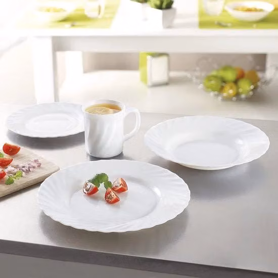 Set di piatti e tazze in materiali rinnovabili