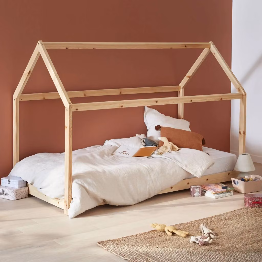 Letto a capanna per bambini Sweeek in legno di pino marrone con rete a doghe, L/P/H: 190 x 90 x 136 cm – 2