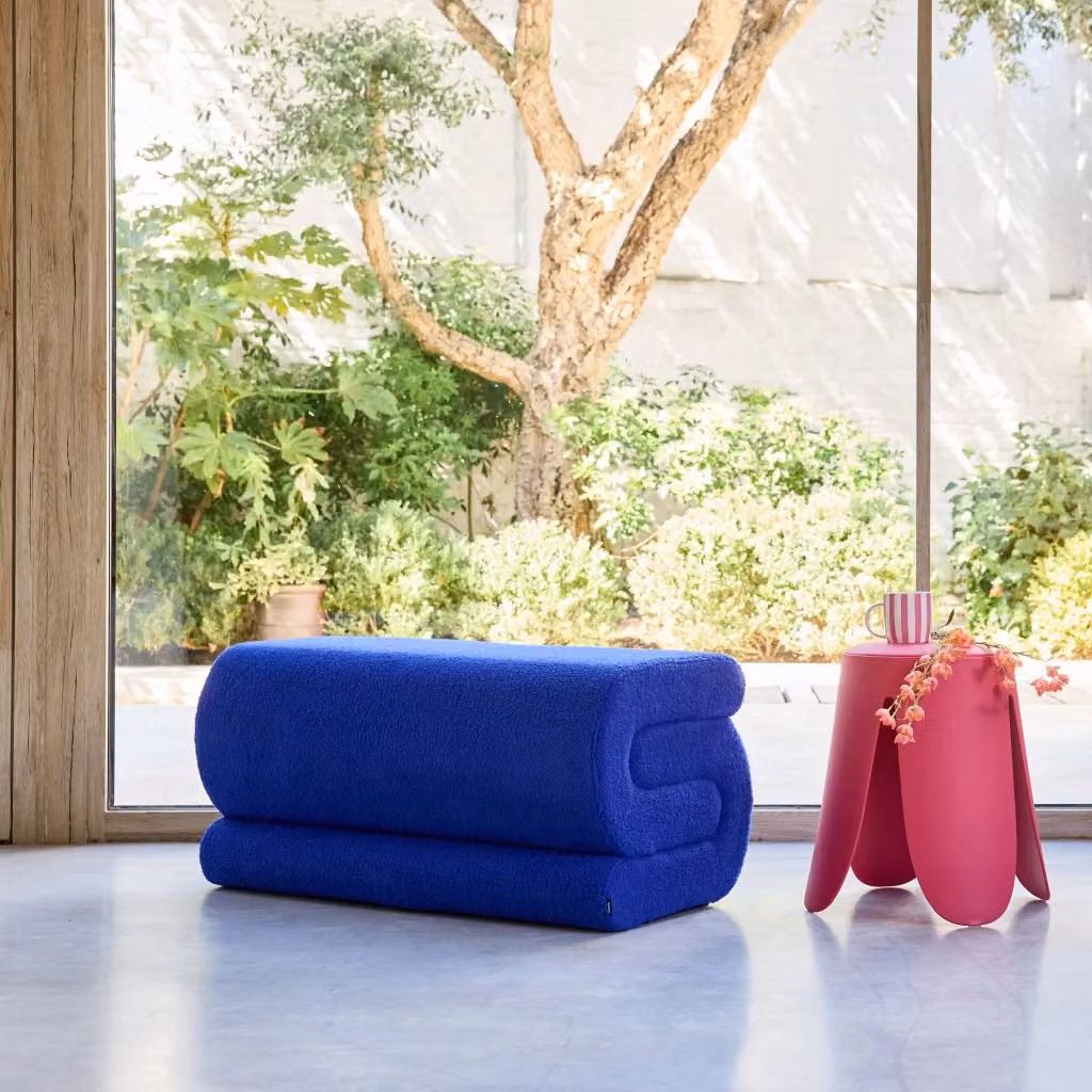 Panca moderna Sweeek in tessuto bouclé blu e bianco per soggiorno o camera da letto – 2