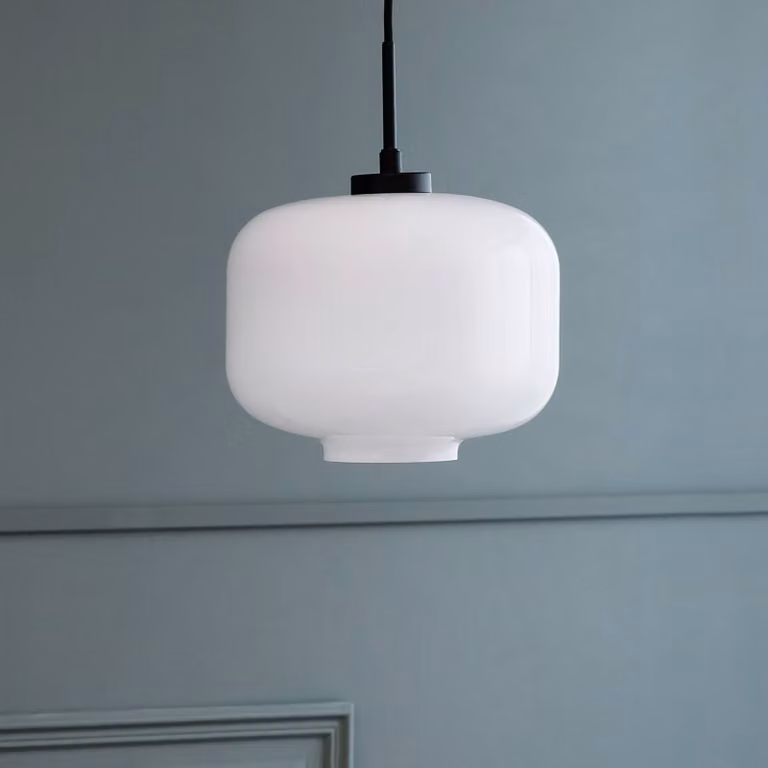 Dyberg Larsen Lampada a sospensione Arp, dimmerabile, Bianco / Opale, Soggiorno / Sala da pranzo, Vetro, Scandinavo, Lampada a sospensione