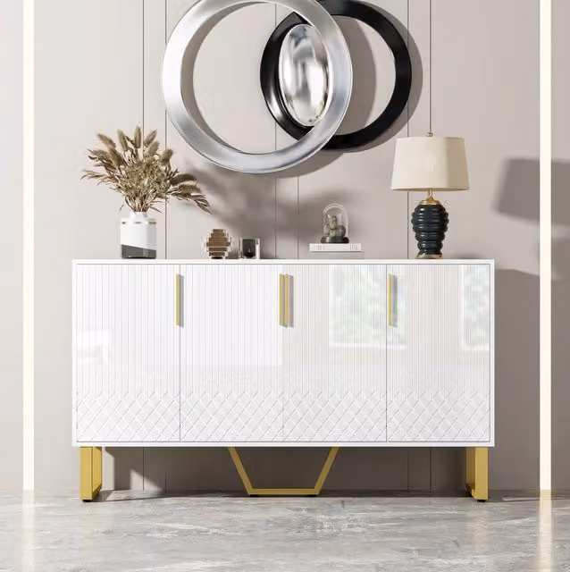 Credenza ULEVR 140x40x80 cm con 4 ante, finitura bianco lucido, maniglie e gambe in metallo