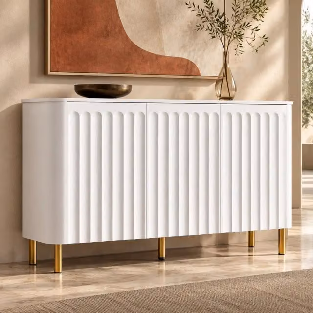 Madia con 3 ante senza maniglie, frontali a rilievo e 5 piedini in metallo per soggiorno, in MDF, bianco, 135×36×78 cm