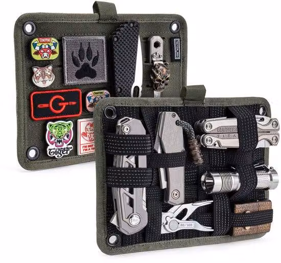Organizer antiscivolo verde per accessori da viaggio e dispositivi elettronici