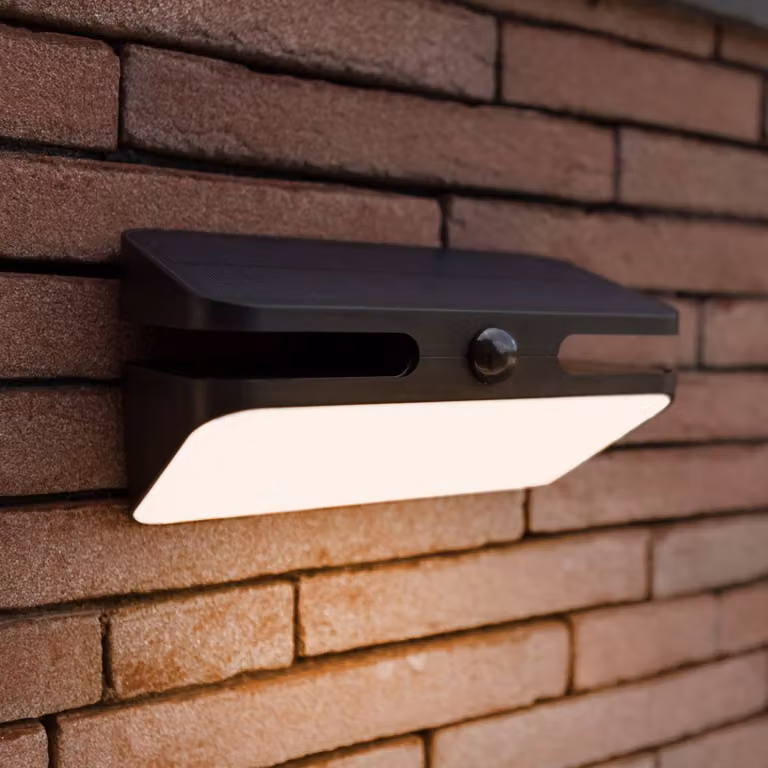 LUTEC Applique da esterno LED e solare AERO, nera, 21 cm, con sensore, IP54 AERO, Nero, Alluminio, Moderno, Applique da esterni