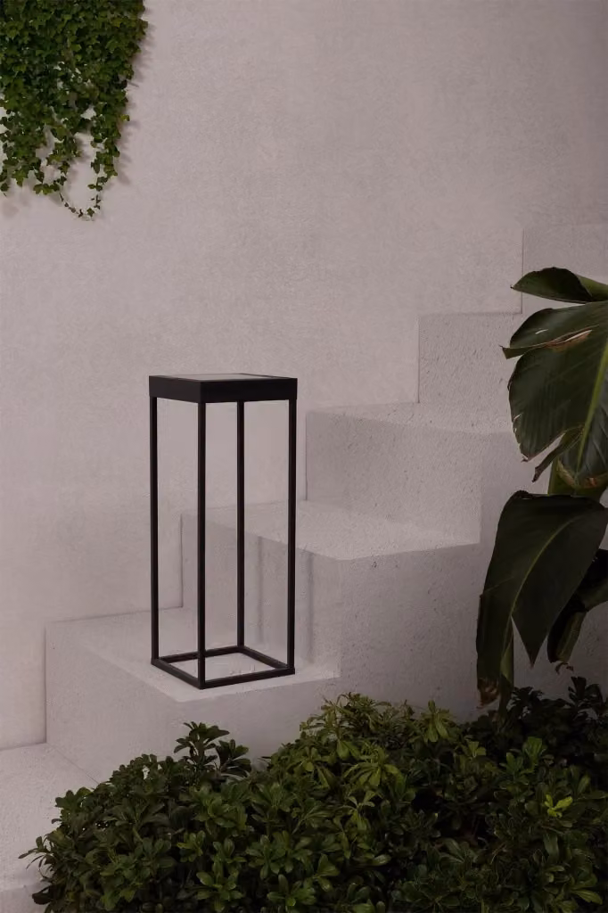 Lampada a paletti solare KASP 500 LED nera per giardino e sentieri con protezione IP65 – 2