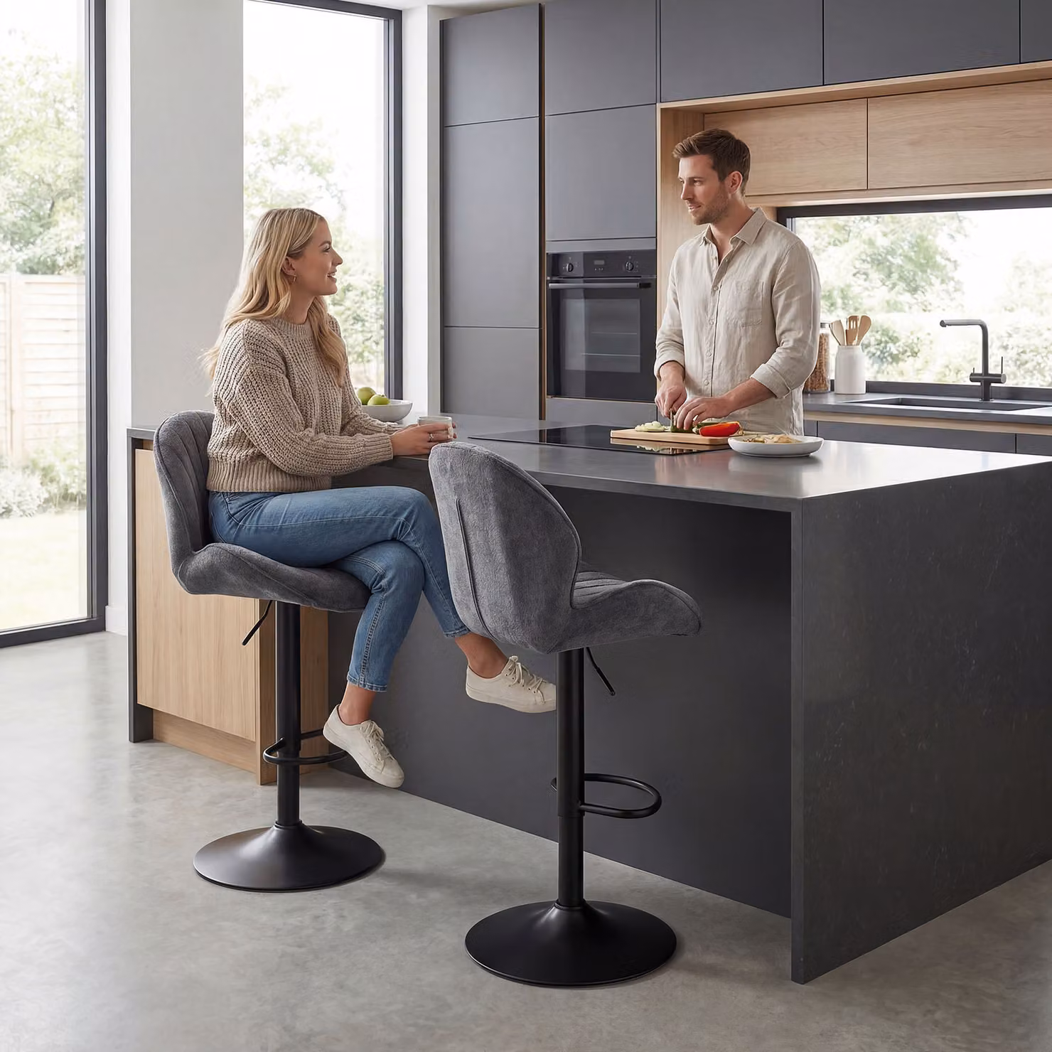 Set di 2 sgabelli da bar girevoli a 360 con schienale HOMCOM, regolabili in altezza da 62 a 83 cm, colore grigio – 2