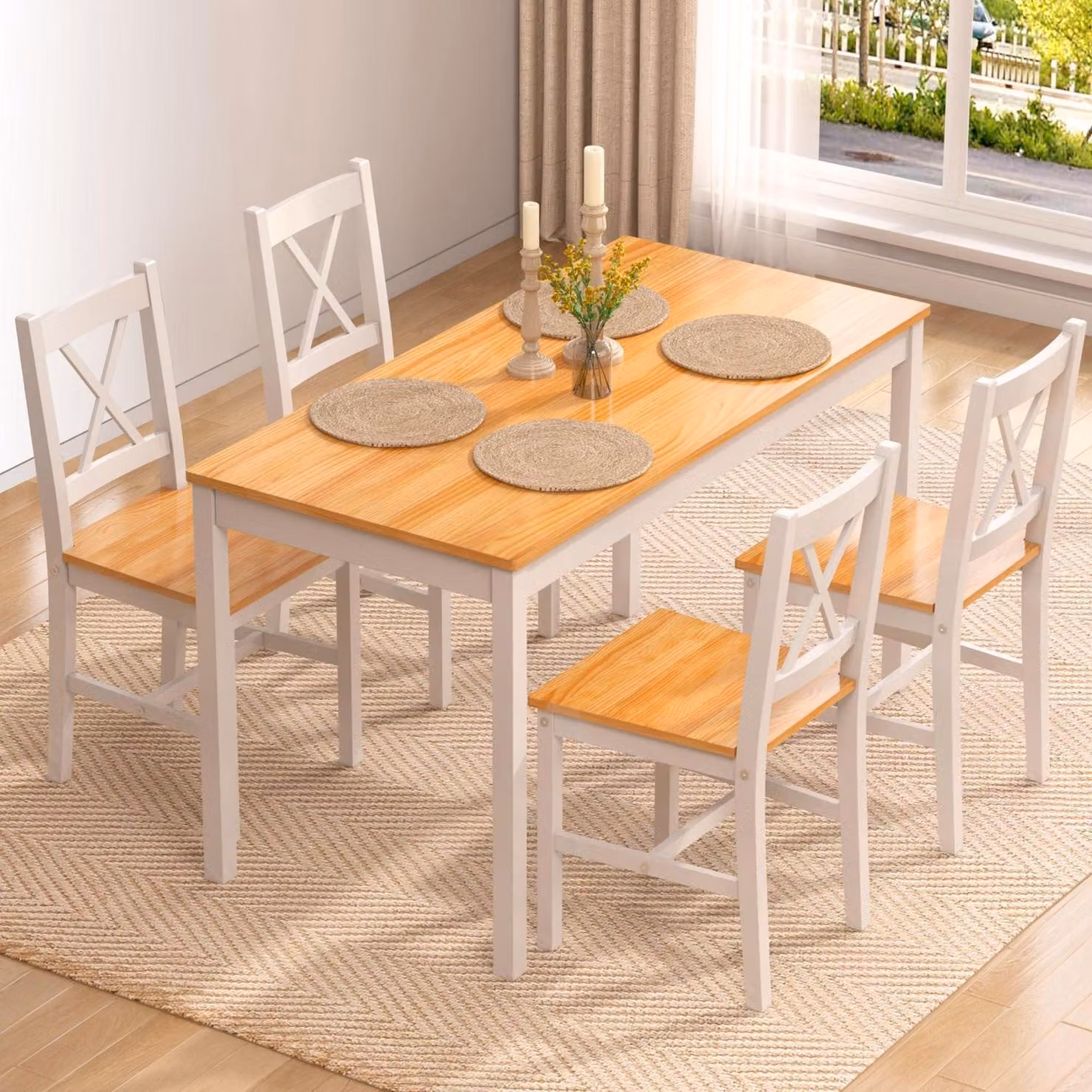 Gruppo tavolo da pranzo per 4 persone. Tavolo con 4 sedie. Materiale: legno, finitura naturale/bianca. Design salvaspazio. Dimensioni: 108x65x73 cm