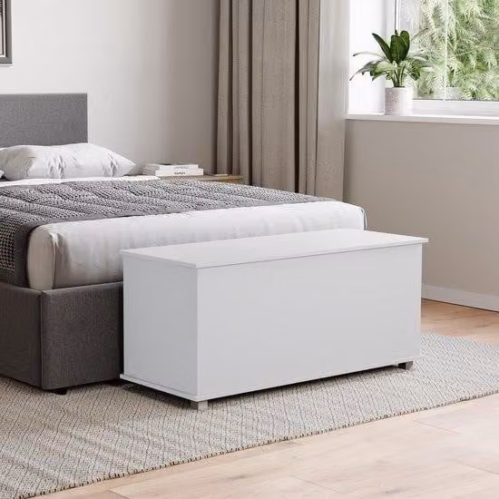 Armadietto in legno con coperchio per un uso versatile in casa