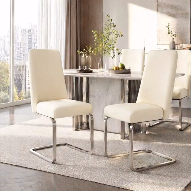 Set di 2 sedie da pranzo in velluto beige con schienale trapuntato e gambe in metallo argento
