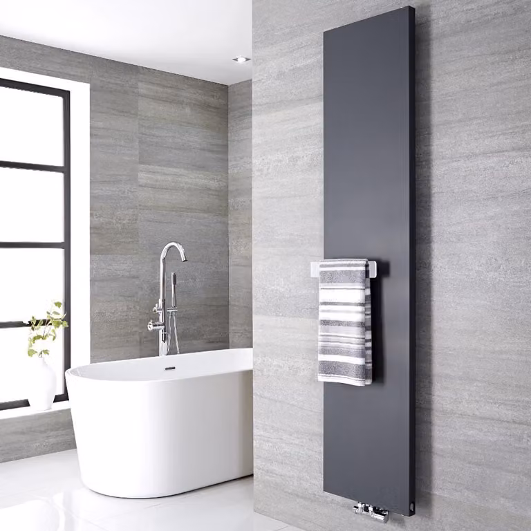 Radiatore Verticale Antracite Con Porta Asciugamani 1820 X 400mm 842W - Rubi