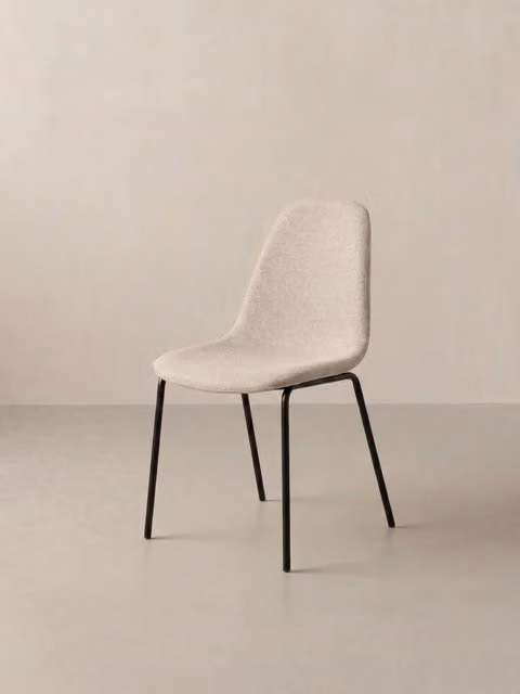 Sedia imbottita Trive beige con struttura in metallo nero Kenay Home
