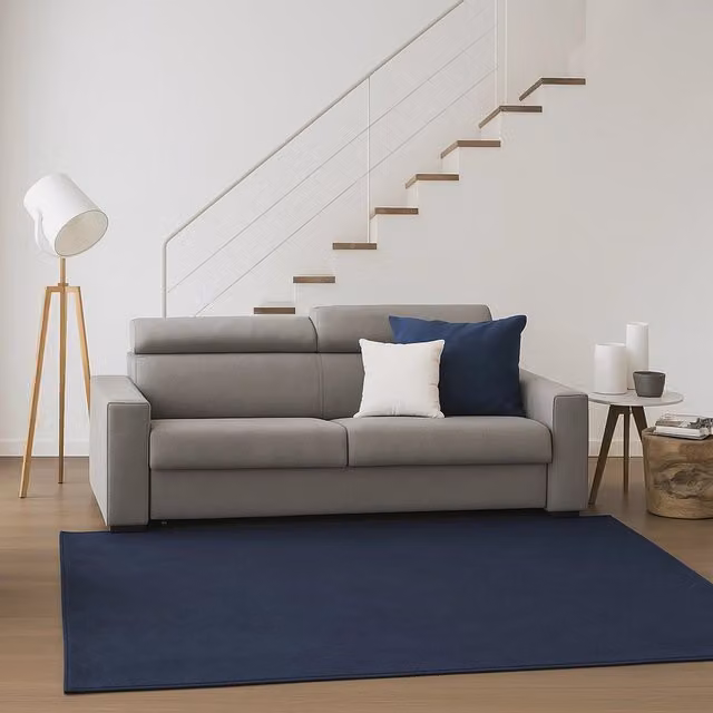 Divano a 2 posti Kiev Talamo Italia, modello moderno in tessuto con poggiatesta regolabili, L: 180 cm, P: 95 cm, H: 85 cm, Tortora