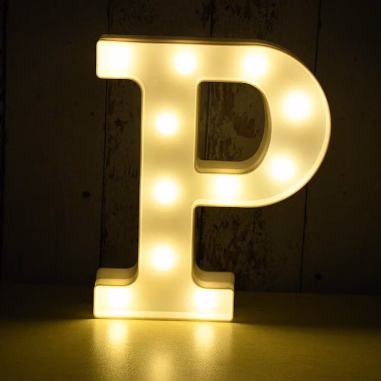 Lettera 3D illuminata a LED, lettera P da 22 cm