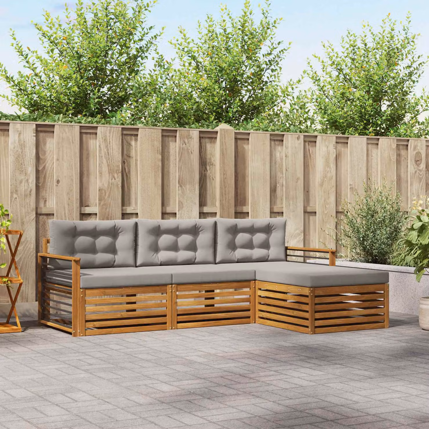 vidaXL Set di divani da esterno a L in legno di acacia con pouf e cuscini, Grigio e Beige