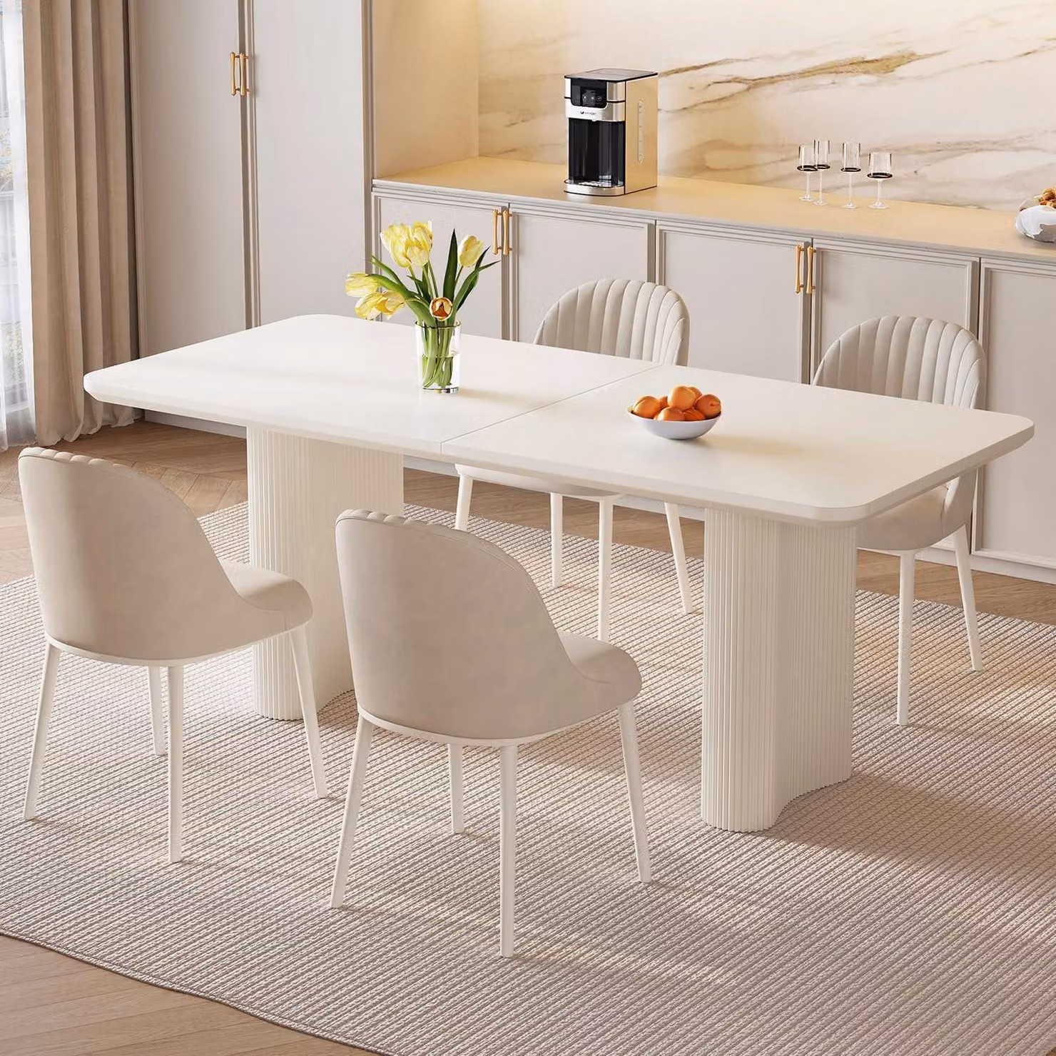 Tavolo rettangolare con 4 sedie, colore crema, dimensioni 160 cm, angoli arrotondati, struttura stabile