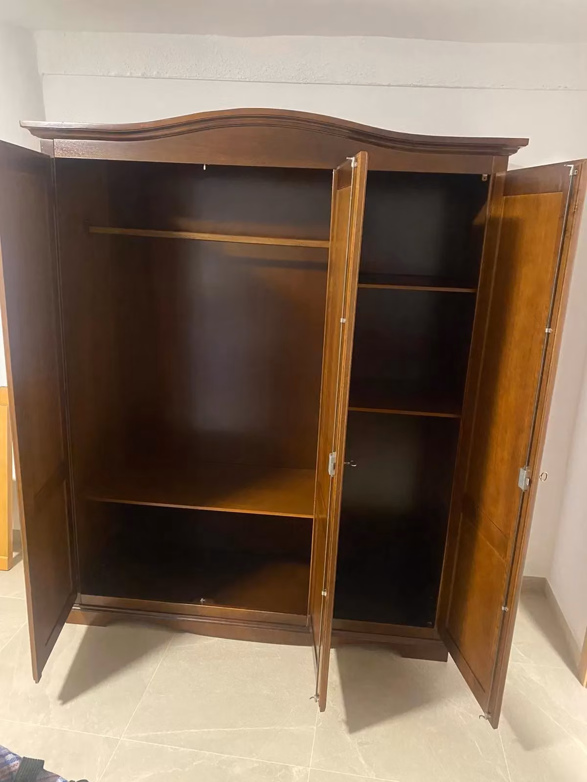 Armadio 3 ante in legno massello stile arte povera Mobili 2G colore noce L: 158 cm, P: 56 cm, H: 197 cm – 2