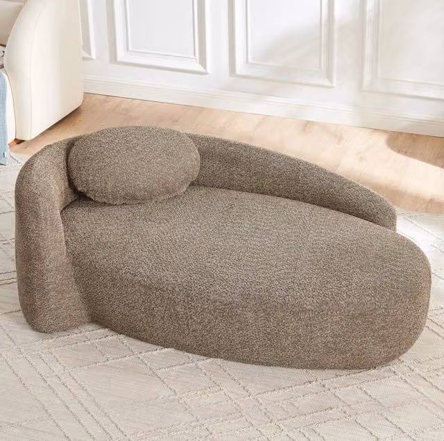 Divano minimalista in tessuto Teddy marrone con cuscino poggiatesta; design arrotondato