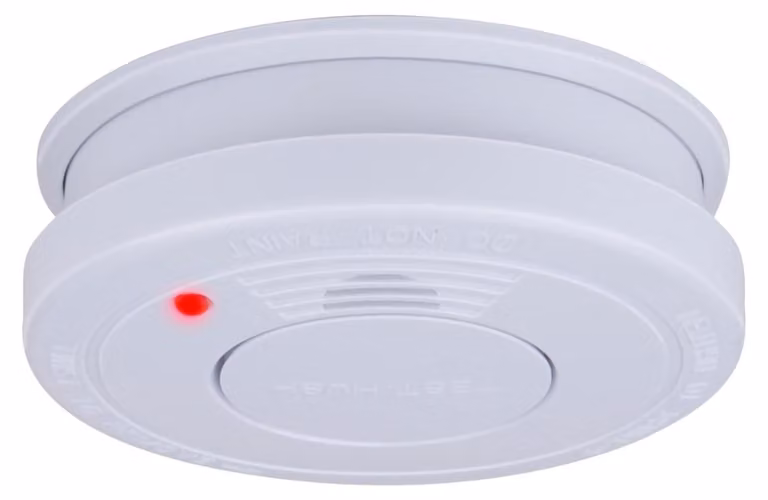Rilevatore di fumo Grundig - Rilevatore di fumo con allarme da 85 dB e pulsante di prova - Rilevatore di fumo con funzione "Hush" e indicatore LED - Rilevatore di fumo per interni con batteria da 9 V
