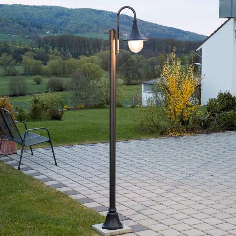 Lindby lampada da esterno Daphne, 220 cm, nero, E27, IP44 Daphne Lindby, dimmerabile, Nero, Alluminio, Moderno