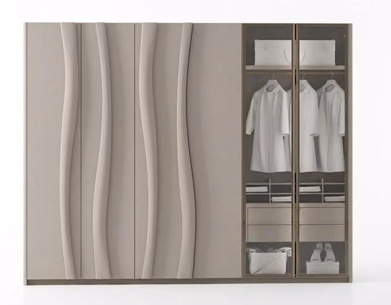 Armadio spazioso, elegante, di colore beige, in stile moderno