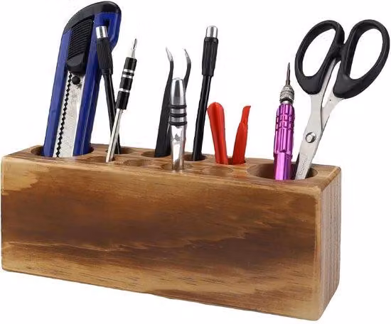 Portapenne e organizer in legno, pratici e decorativi, ideali per l'ufficio e la scuola