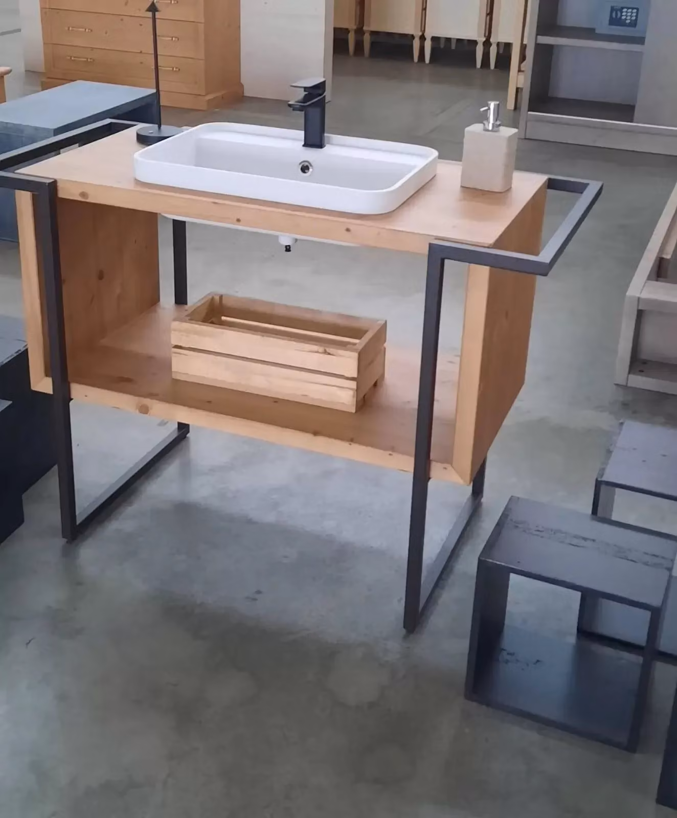 Mobile bagno industrial Mobili 2G con cortina in legno massello di abete, L/P/H: 120 x 56 x 83 cm – 1