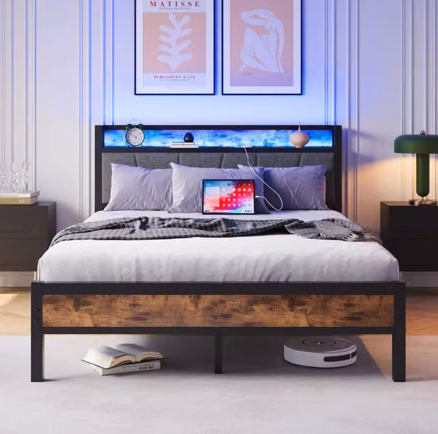 Letto matrimoniale ULEVR 140x200 cm con testiera contenitore, LED, 2 USB e presa, metallo e MDF marrone antico