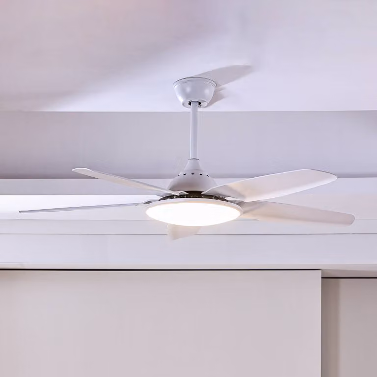 Ventilatore da soffitto LED Lucande Divian, bianco, DC, silenzioso, CCT Divian, Bianco / Opale, Soggiorno / Sala da pranzo, Metallo, Moderno