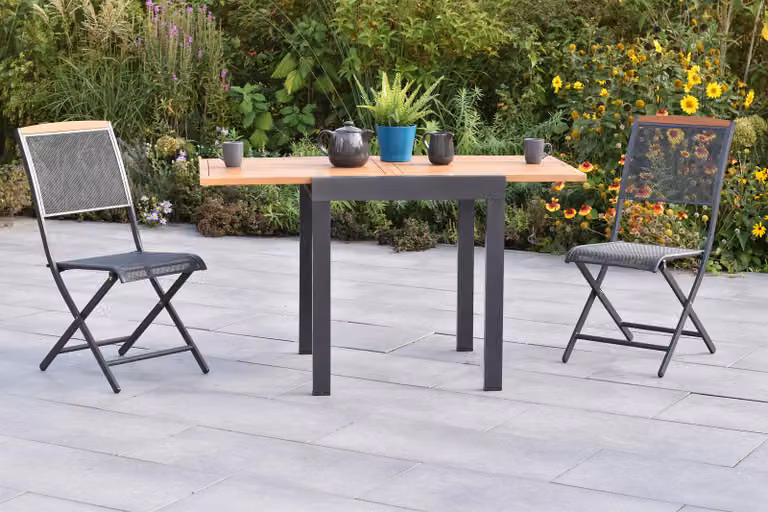 Set di mobili da giardino Merxx Patmos, 3 pezzi: 2 sedie pieghevoli, 1 tavolo allungabile da balcone, alluminio/acciaio/acacia