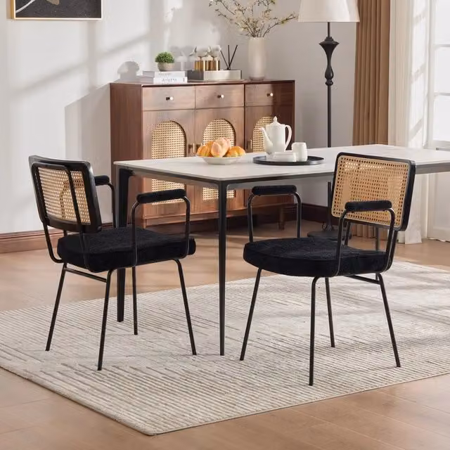 Set di 2 Sedie da Pranzo MINIMAL con Braccioli in Velluto Chenille Nero, Gambe in Metallo e Schienale in Legno Massello con Effetto Rattan