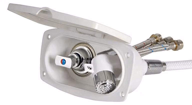 Box doccia w. Miscelatore Tubo in PVC da 4 m montato verticalmente, 1 pezzo
