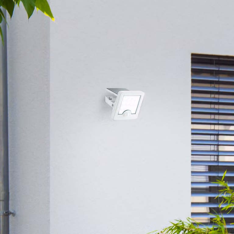 BRILLANTE applique solare bianca da esterno LUTON | con rilevatore di movimento | 4W 540lm 4000K | plastica/metallo