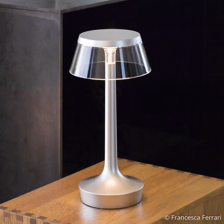 FLOS Lampada da tavolo di design Bon Jour Unplugged, dimmerabile, Alluminio / Grigio / Zincato, Soggiorno / Sala da pranzo, Plastica, Design, Lampada da tavolo