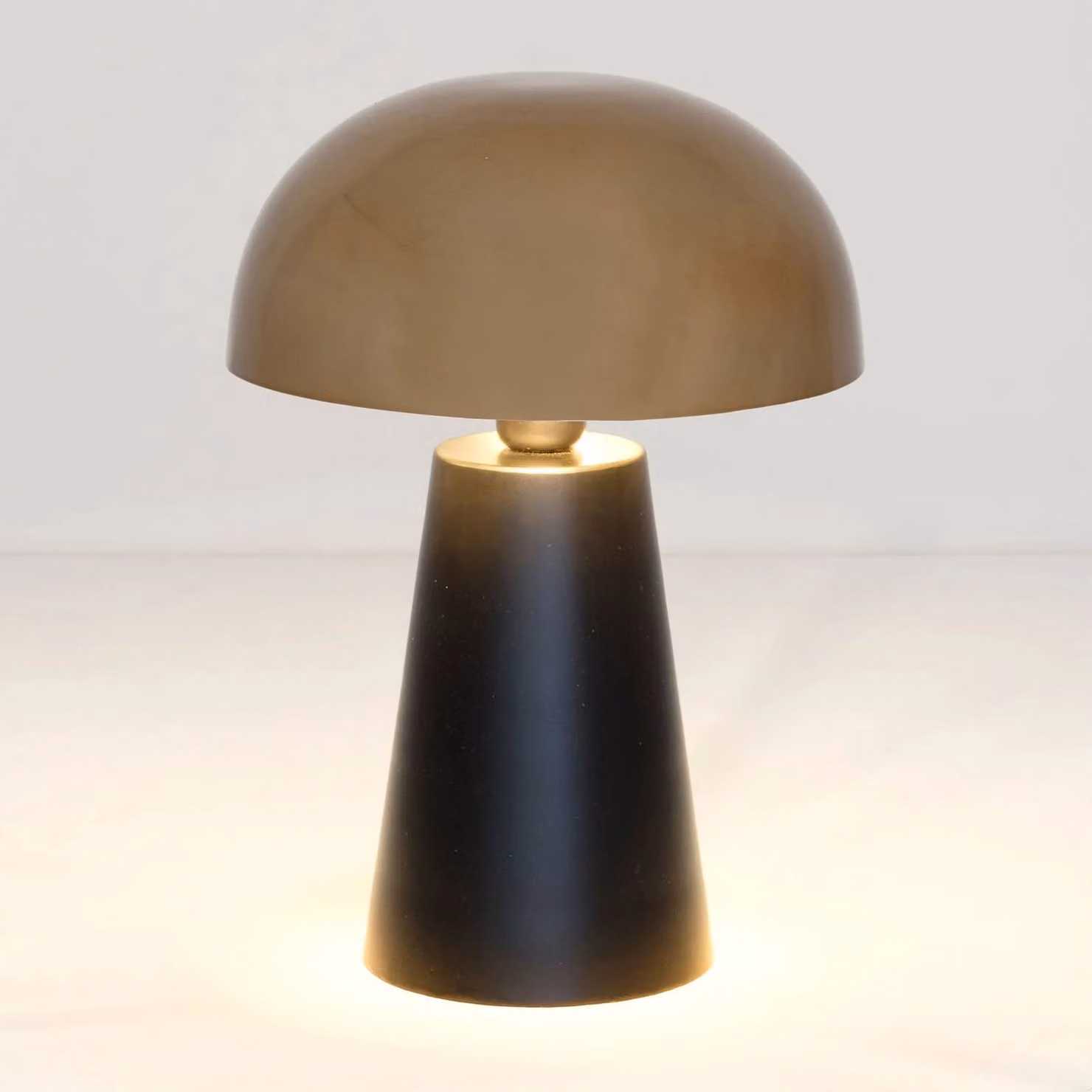 Holländer Lampada da tavolo di design Fungo, Nero, Soggiorno / Sala da pranzo, Metallo, Design, Lampada da tavolo