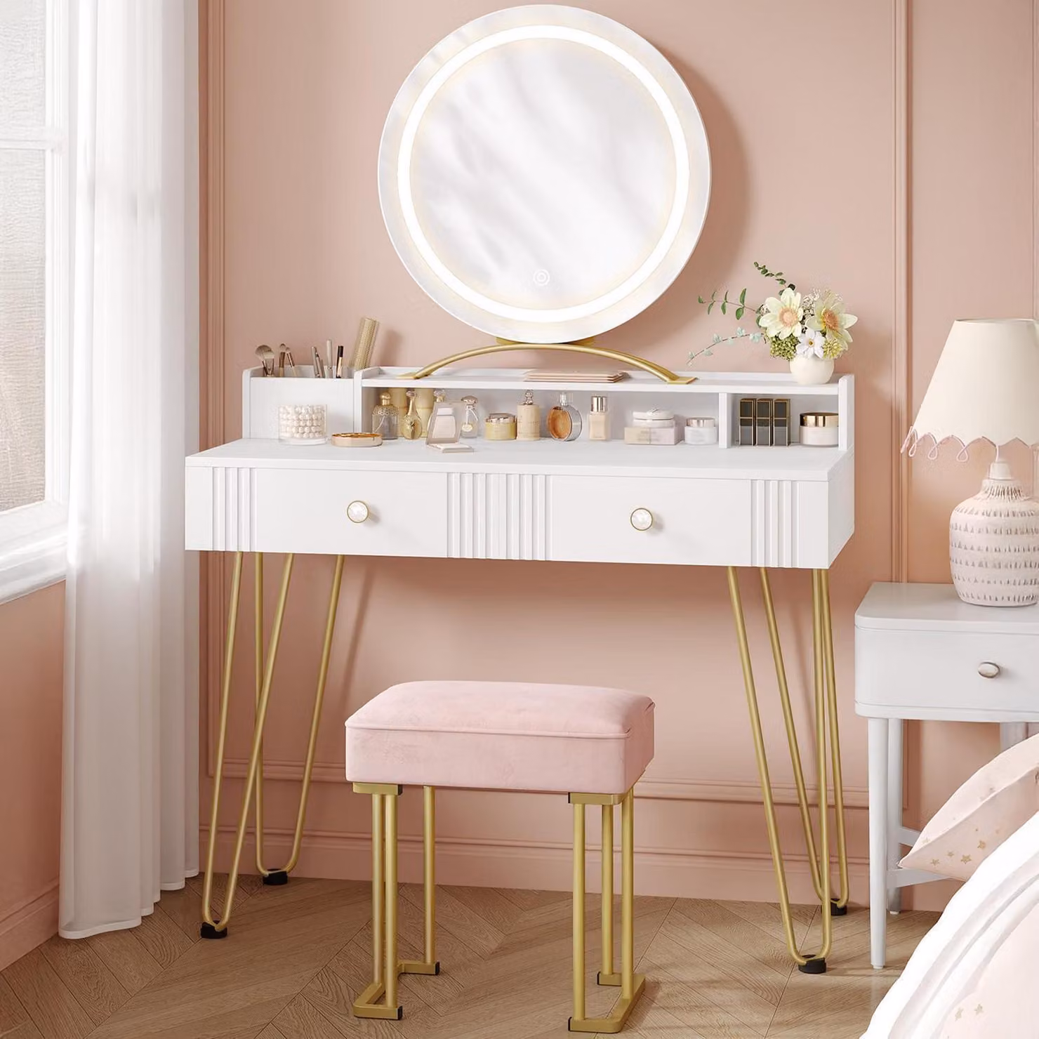 Comò da trucco con sgabello e illuminazione, dimensioni 40x90x140 cm, finitura bianco opaco/oro