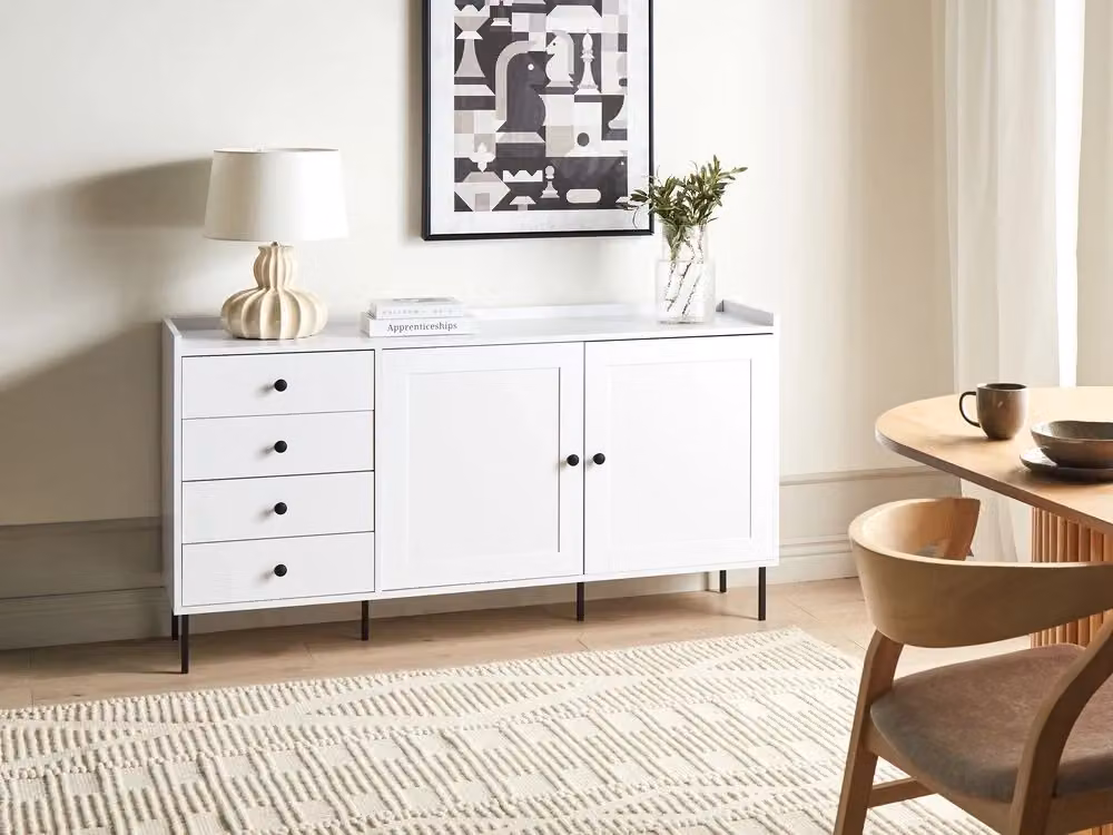 Credenza contenitore Beliani in stile scandinavo con 4 cassetti soft close e 2 ante in metallo e MDF, Bianco e Nero, L: 150 cm, H: 80 cm, P: 40 cm – 2