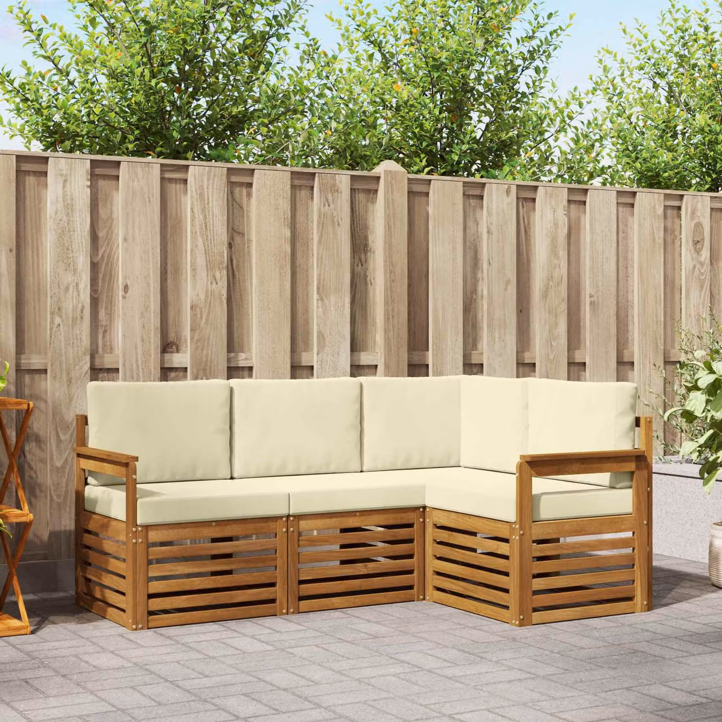 Set di divani da esterno vidaXL a forma di L in legno di acacia con cuscini, beige e bianco